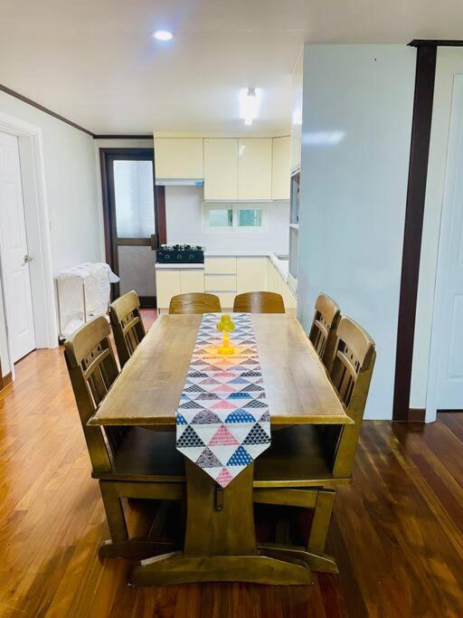 The Biggest Three Bedroom In Hongdae, Sinchon, Yonsei * Seul