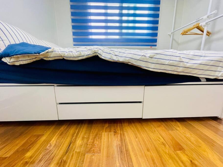 Apartment The Biggest Three Bedroom In Hongdae, Sinchon, Yonsei Seoul
