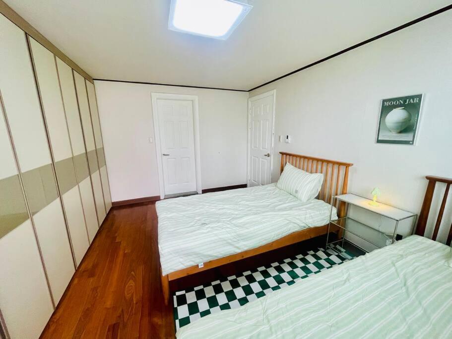 The Biggest Three Bedroom In Hongdae, Sinchon, Yonsei * Seoul