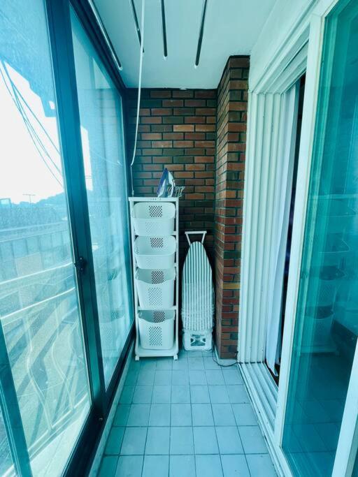 Apartment The Biggest Three Bedroom In Hongdae, Sinchon, Yonsei