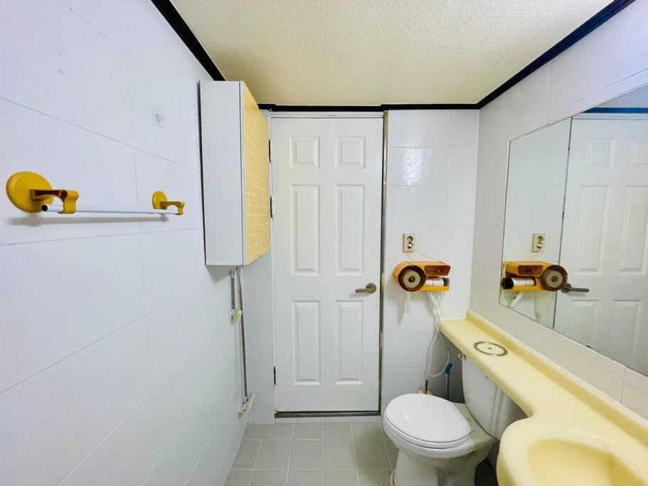 The Biggest Three Bedroom In Hongdae, Sinchon, Yonsei Apartment Seoul
