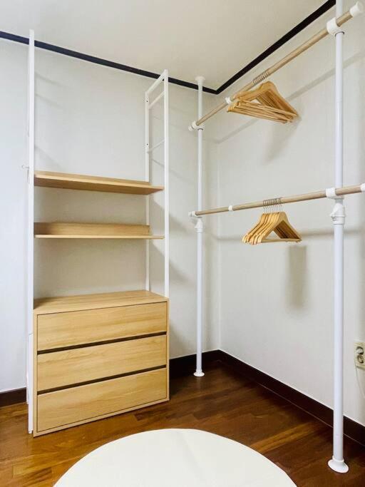 The Biggest Three Bedroom In Hongdae, Sinchon, Yonsei * Seul