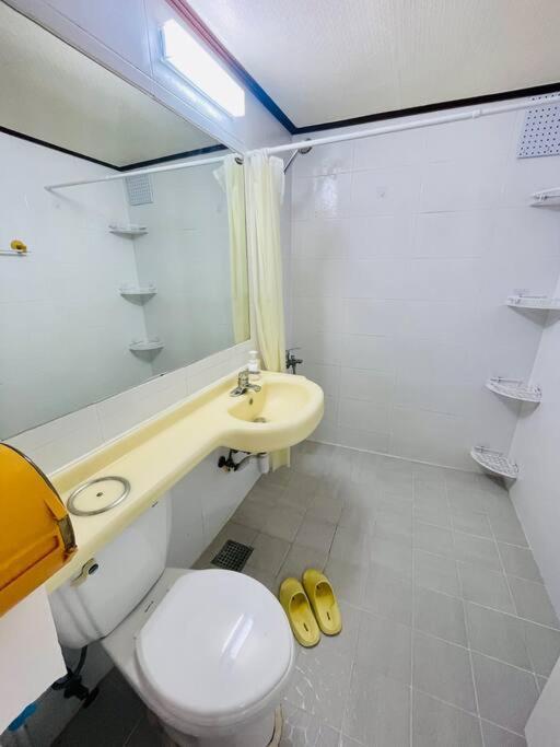 The Biggest Three Bedroom In Hongdae, Sinchon, Yonsei Apartment