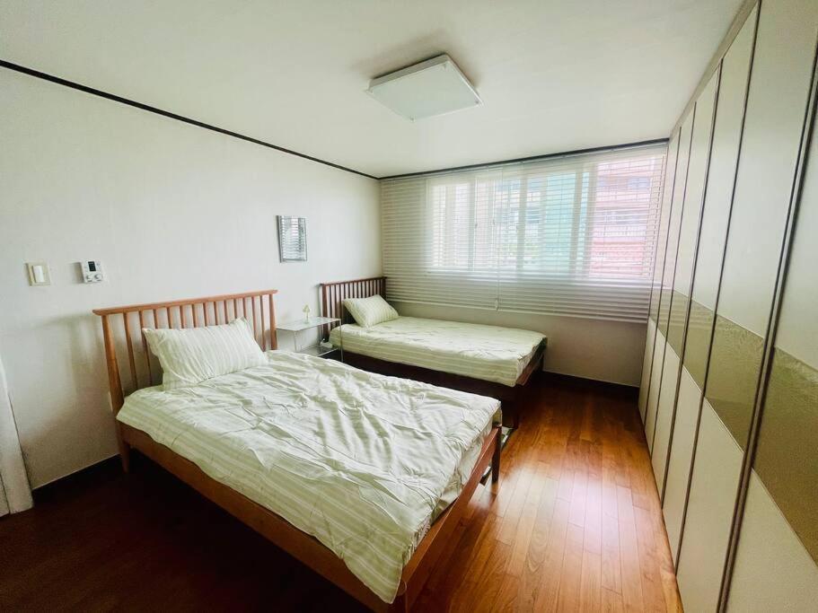 Apartment The Biggest Three Bedroom In Hongdae, Sinchon, Yonsei Seoul