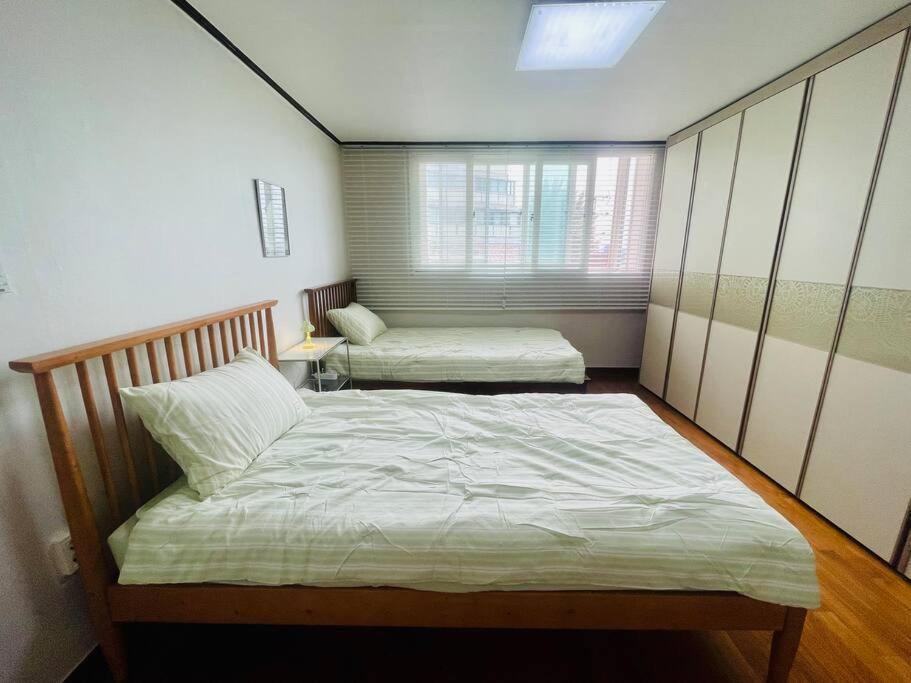 The Biggest Three Bedroom In Hongdae, Sinchon, Yonsei Seul