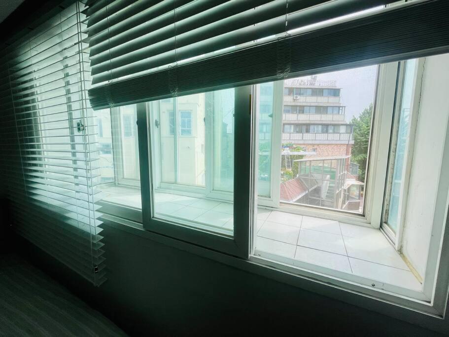 The Biggest Three Bedroom In Hongdae, Sinchon, Yonsei