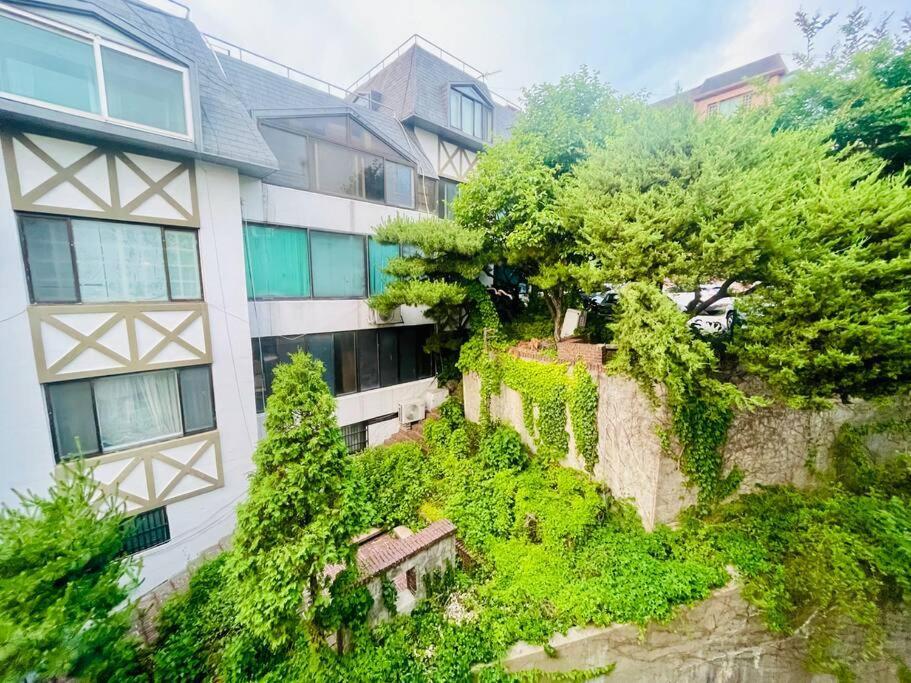 The Biggest Three Bedroom In Hongdae, Sinchon, Yonsei