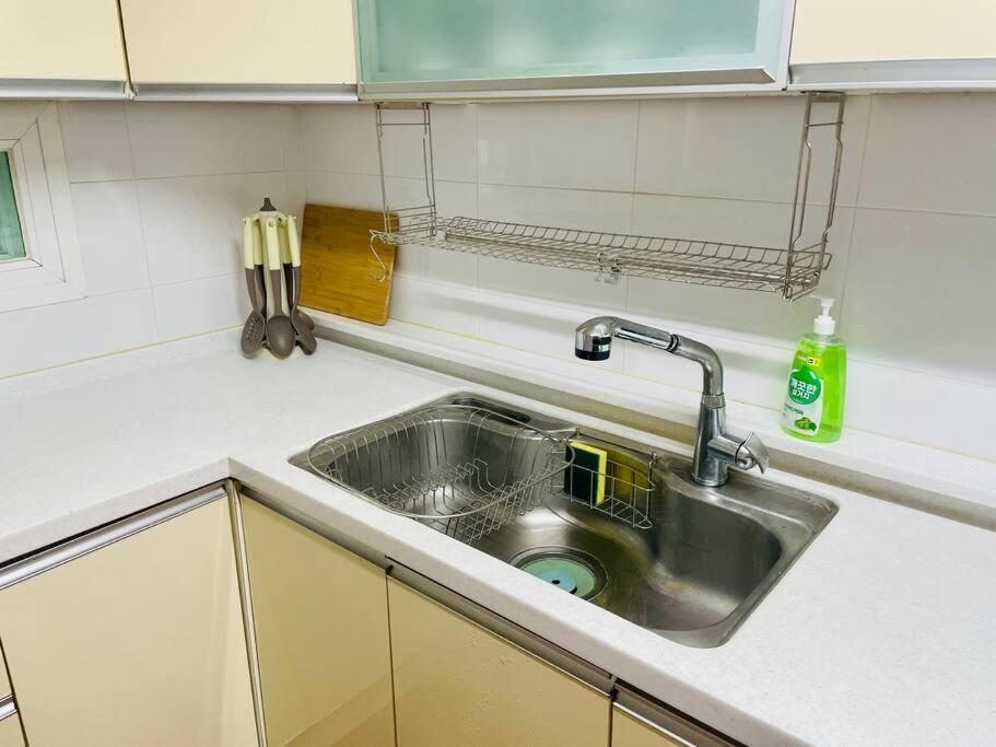 Apartment The Biggest Three Bedroom In Hongdae, Sinchon, Yonsei *