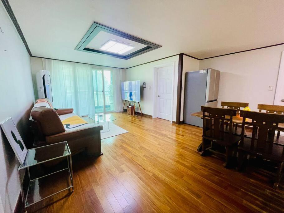 The Biggest Three Bedroom In Hongdae, Sinchon, Yonsei Apartment Seoul